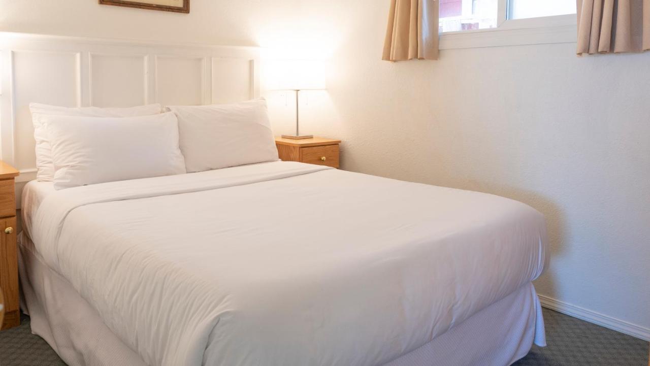 The Village Motel Naramata Zewnętrze zdjęcie